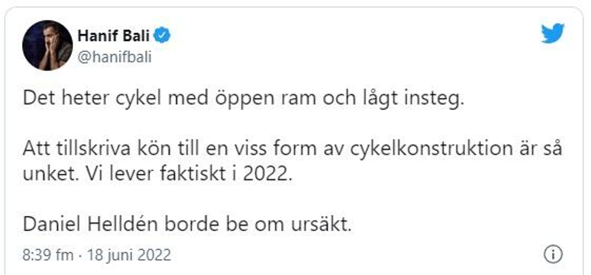 Screengrabs of tweets about gender-neutral bicycle lanes in Stockholm - Sputnik International, 1920, 20.06.2022