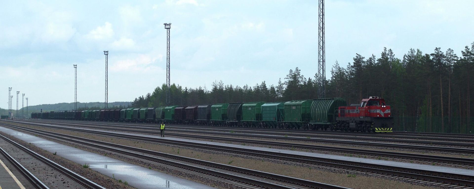 Seen in the newly built yard at Koidula close to the Russian border on 22 May 2019 is Operail (formerly EVR Cargo) rebuilt TEM TMH loco no. 057. Used for shunting in freight yards etc. examples also exist in Russia and Lithuania - Sputnik International, 1920, 20.06.2022