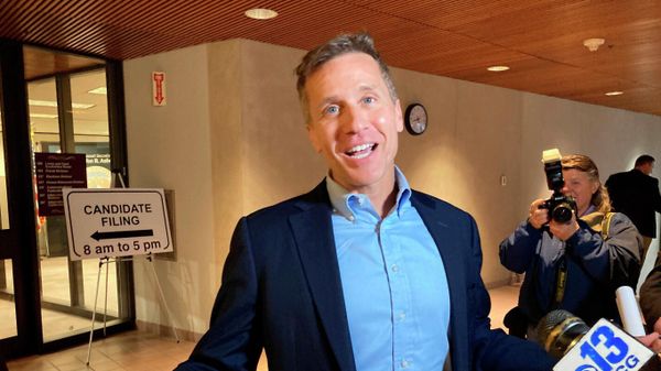 Former Missouri Gov. Eric Greitens gestures while speaking to reporters in Jefferson City Feb. 22, 2022.  - Sputnik International
