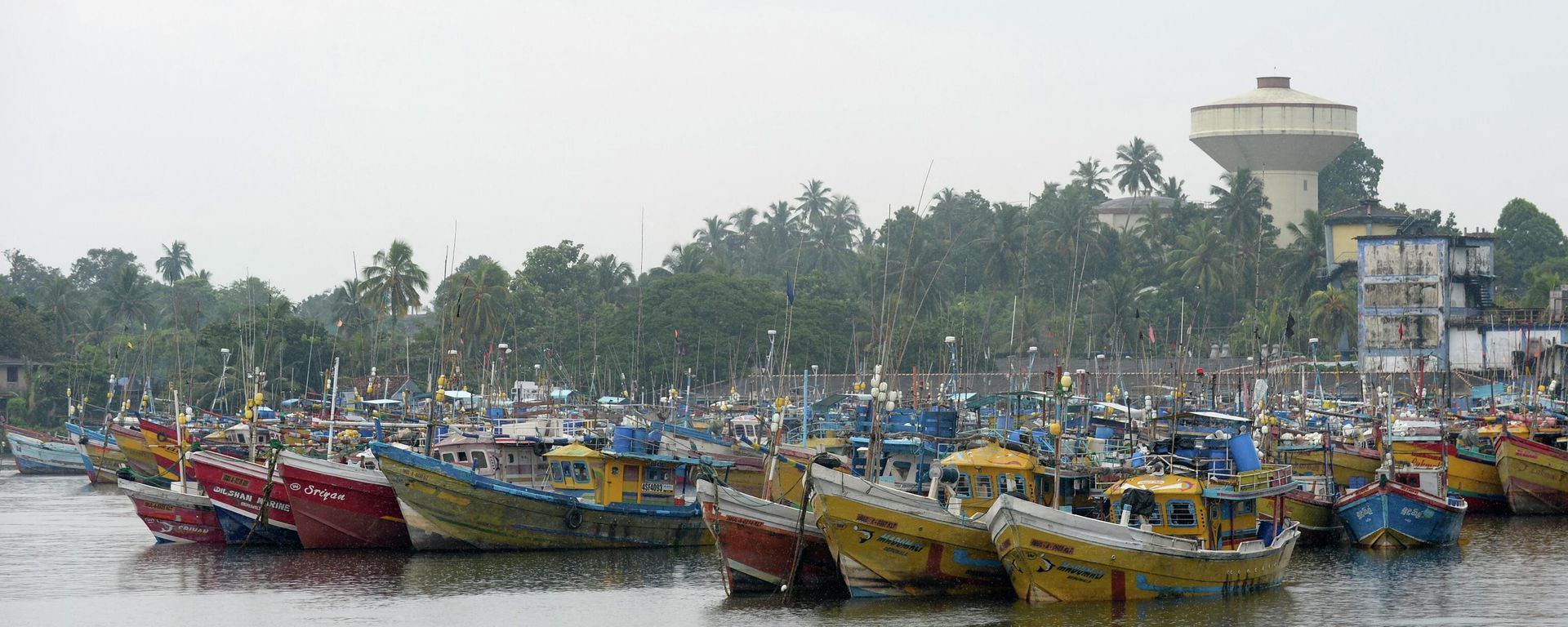 Fishing boats are seen at a harbour as cyclone Nivar approaches, in Beruwala, some 58 kms from the Sri Lankan capital of Colombo on November 25, 2020 - Sputnik International, 1920, 22.06.2022