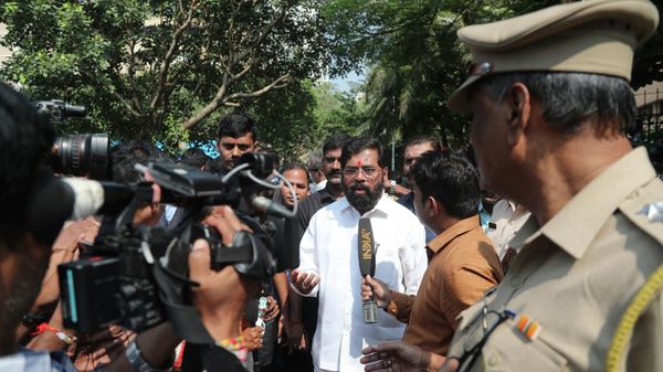 Shiv Sena leader Eknath Shinde, speaks with media as he leaves the Governor house in Mumbai, Monday, Nov., 25, 2019 - Sputnik International