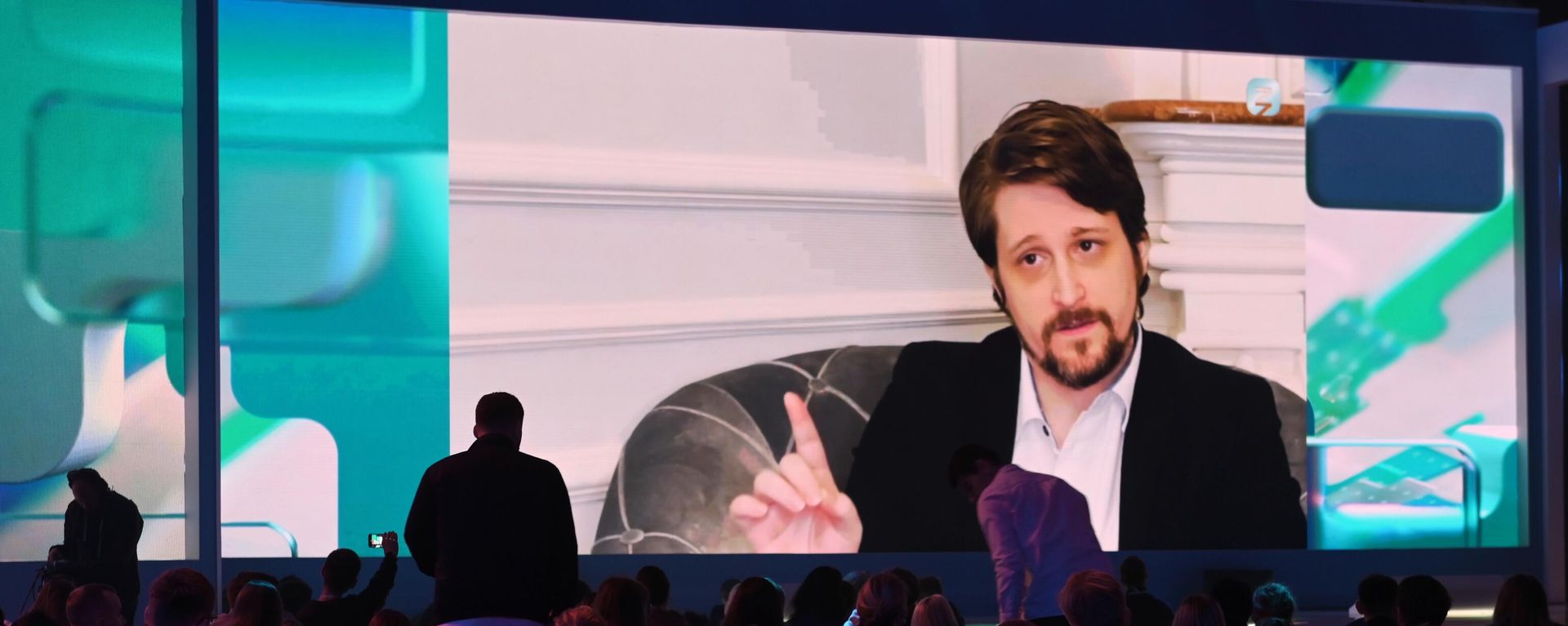 Former American intelligence officer Edward Snowden during a speech (on screen) as part of the 2nd educational marathon New Knowledge. - Sputnik International, 1920, 23.06.2022