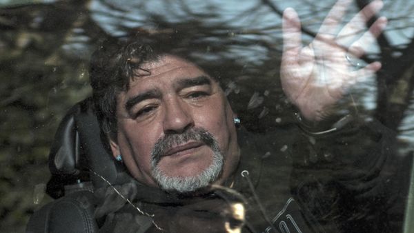 In this file photo taken on June 26, 2015 Argentina's former football star Diego Armando Maradona waves to supporters as he leaves the funeral of his father Don Diego, in Bella Vista, outskirts of Buenos Aires. - Sputnik International