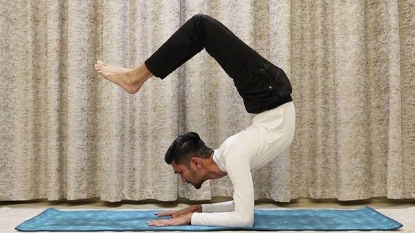 Longest time to hold the scorpion position - Sputnik International