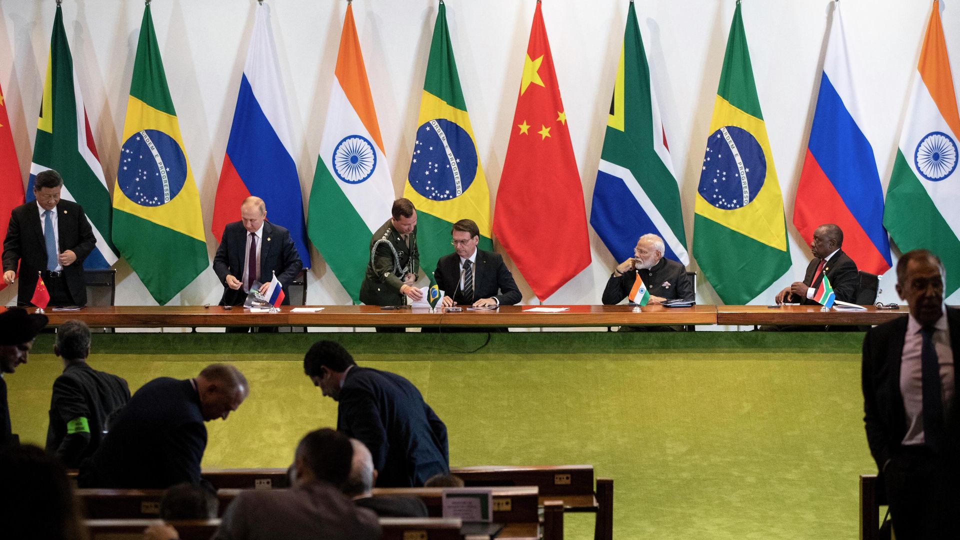 China's President Xi Jinping (L), Russia's President Vladimir Putin (2nd L), Brazil's President Jair Bolsonaro (C), India's Prime Minister Narendra Modi (2nd R), and South Africa's President Cyril Ramaphosa (R) attend to a meeting with members of the Business Council and management of the New Development Bank during the BRICS Summit in Brasilia, November 14, 2019. (Photo by Pavel Golovkin / POOL / AFP) China's President Xi Jinping (L), Russia's President Vladimir Putin (2nd L), Brazil's President Jair Bolsonaro (C), India's Prime Minister Narendra Modi (2nd R), and South Africa's President Cyril Ramaphosa (R) attend to a meeting with members of the Business Council and management of the New Development Bank during the BRICS Summit in Brasilia, November 14, 2019. (Photo by Pavel Golovkin / POOL / AFP) - Sputnik International, 1920, 14.07.2022