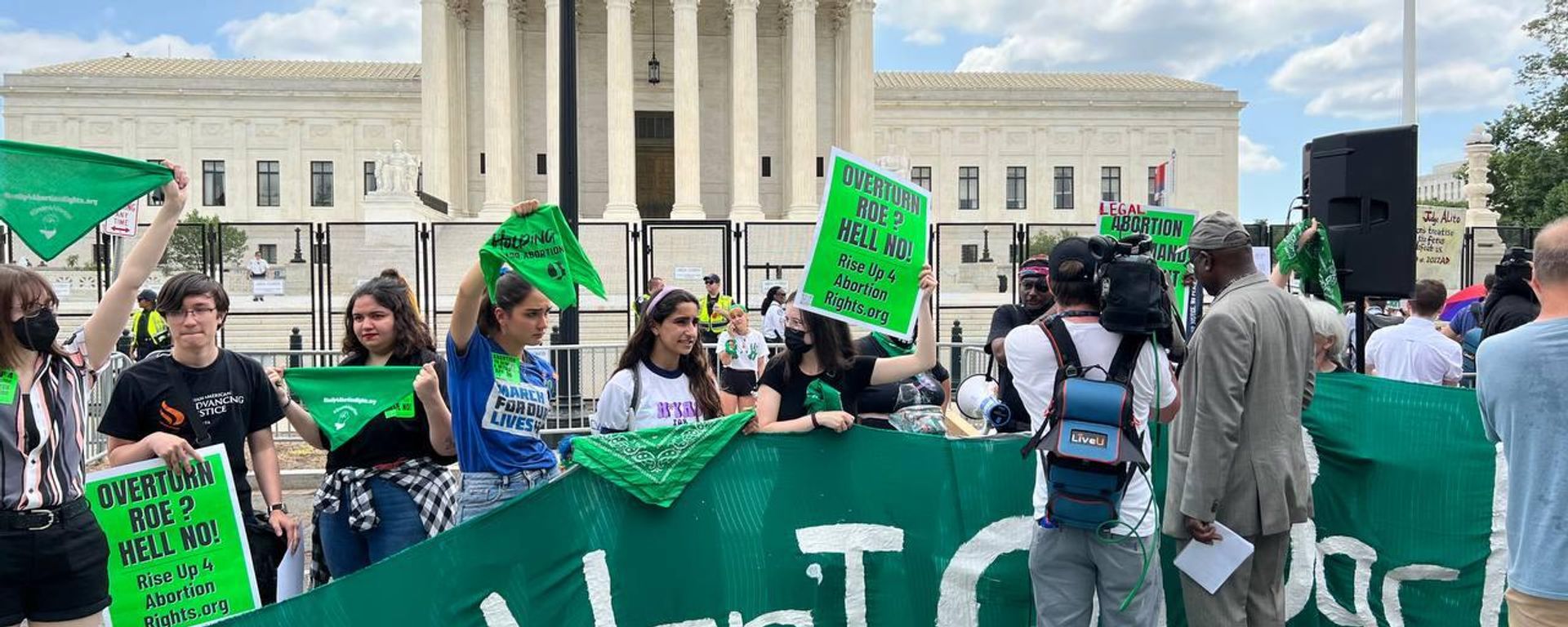 Pro-Choice Protesters Gather at US Supreme Court After Roe v Wade Struck Down - Sputnik International, 1920, 24.06.2022