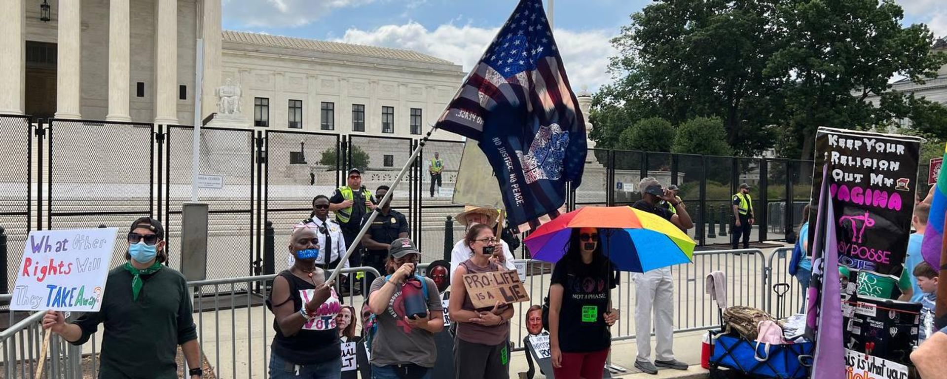 Pro-Choice Protesters Gather at US Supreme Court After Roe v Wade Struck Down Pro-Choice Protesters Gather at US Supreme Court After Roe v Wade Struck Down - Sputnik International, 1920, 24.06.2022