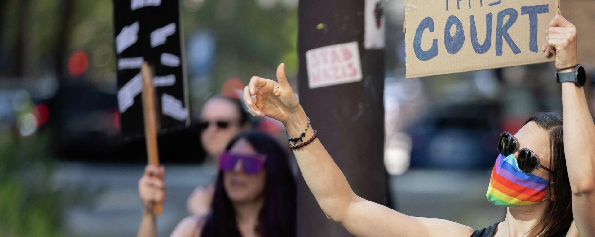 A sign reads Abort This Court as abortion rights activists protest after the US Supreme Court struck down Roe Vs. Wade, overturning the right to abortion, in Portland, Oregon, on June 24, 2022.  - Sputnik International, 1920, 25.06.2022