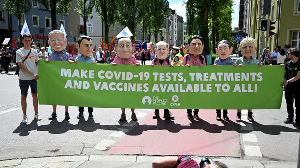 Protesters wearing masks of (2nd L-R) US President Joe Biden, French President Emmanuel Macron, Italian Prime Minister Mario Draghi, German Chancellor Olaf Scholz, Canadian Prime Minister Justin Trudeau, Japanese Prime Minister Fumio Kishida and British Prime Minister Boris Johnson take part in a demonstration called for by Greenpeace, Attac and other organisations ahead of the G7 Summit at the Theresienwiese in Munich, southern Germany on June 25, 2022. - Sputnik International