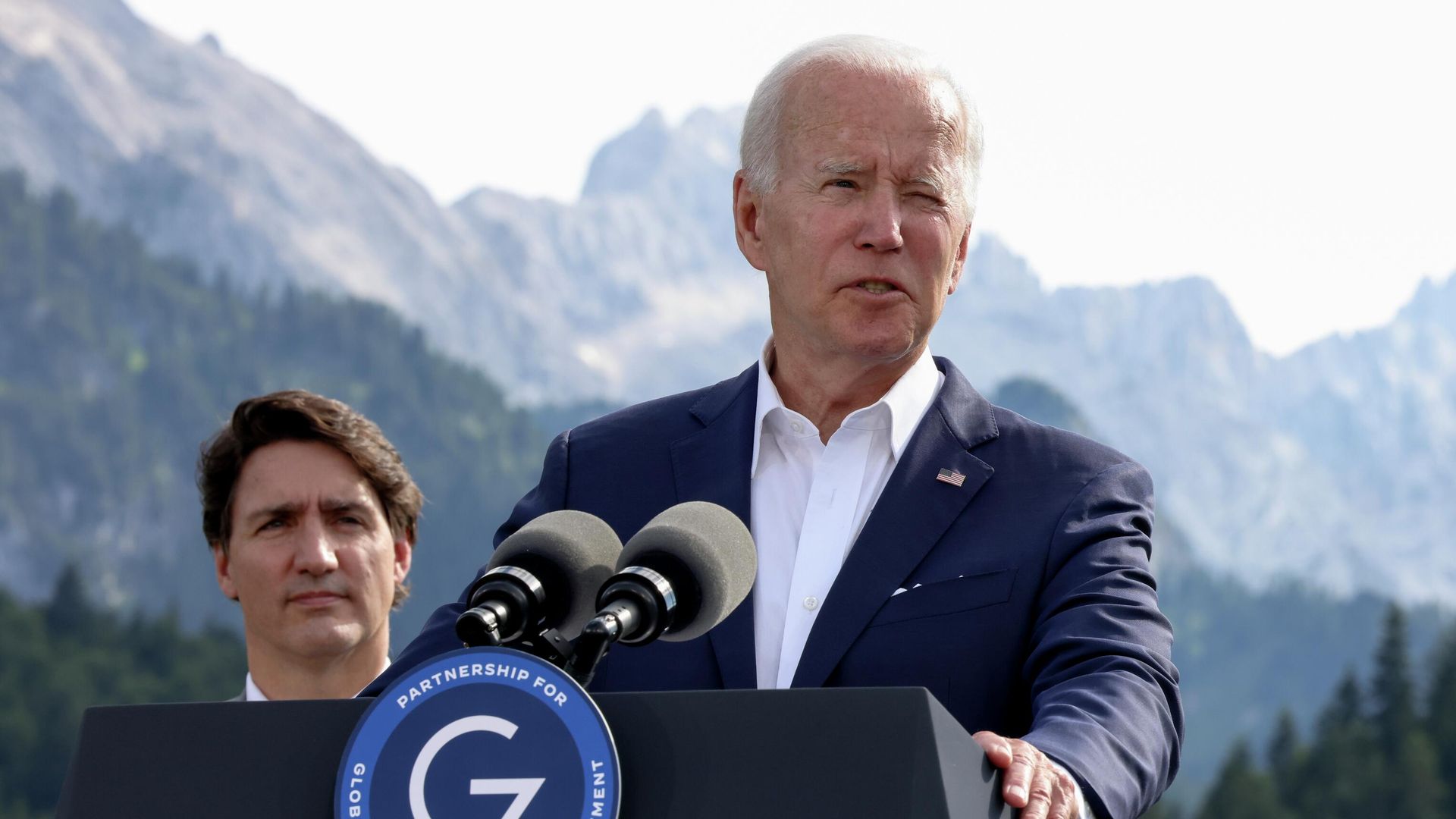 U.S. President Joe Biden speaks next to Canadian Prime Minister Justin Trudeau during the first day of the G7 leaders' summit at Bavaria's Schloss Elmau castle, near Garmisch-Partenkirchen, Germany, Sunday, June 26, 2022. U.S. President Joe Biden speaks next to Canadian Prime Minister Justin Trudeau during the first day of the G7 leaders' summit at Bavaria's Schloss Elmau castle, near Garmisch-Partenkirchen, Germany, Sunday, June 26, 2022. - Sputnik International, 1920, 29.11.2022