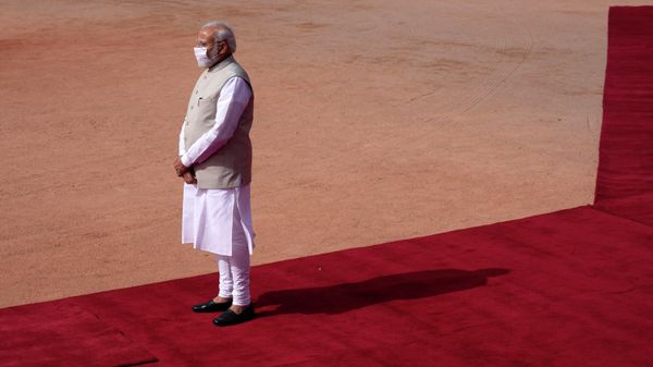 Indian Prime Minister Narendra Modi waits for the arrival of his British counterpart Boris Johnson at the Indian presidential palace in New Delhi, Friday, April 22, 2022. - Sputnik International