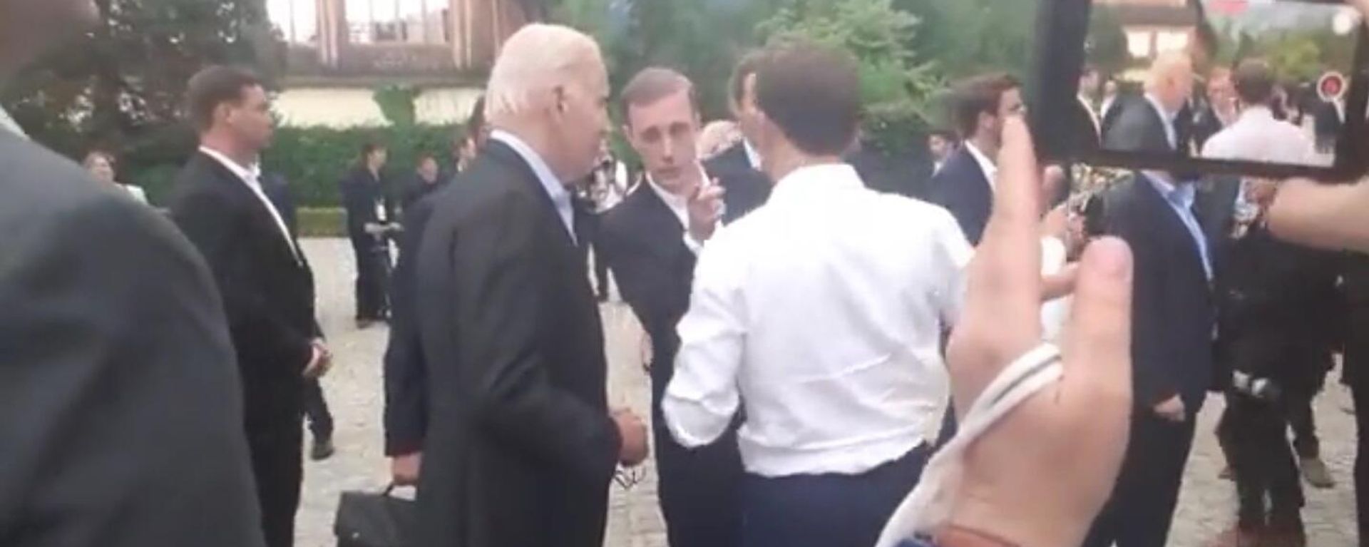 Top Biden aide Jake Sullivan runs interference for Biden during his conversation with French President Macron:

Careful, careful. Maybe we should just go inside. - Sputnik International, 1920, 28.06.2022