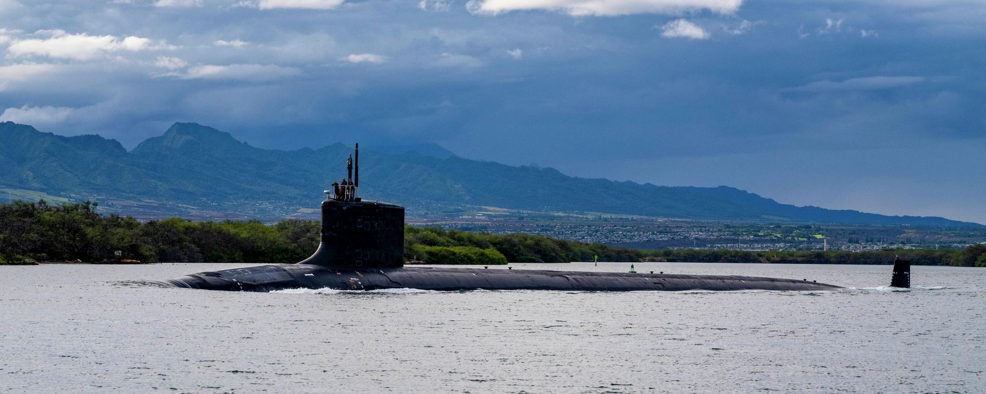 FILE - In this file photo provided by U.S. Navy, the Virginia-class fast-attack submarine USS Missouri (SSN 780) departs Joint Base Pearl Harbor-Hickam for a scheduled deployment in the 7th Fleet area of responsibility, Sept. 1, 2021. The foreign ministers of Malaysia and Indonesia expressed concern Monday, Oct. 18, 2021, that Australia’s plan to acquire nuclear-powered submarines from the U.S. in a security alliance may increase the rivalry of major powers in Southeast Asia FILE - In this file photo provided by U.S. Navy, the Virginia-class fast-attack submarine USS Missouri (SSN 780) departs Joint Base Pearl Harbor-Hickam for a scheduled deployment in the 7th Fleet area of responsibility, Sept. 1, 2021. The foreign ministers of Malaysia and Indonesia expressed concern Monday, Oct. 18, 2021, that Australia’s plan to acquire nuclear-powered submarines from the U.S. in a security alliance may increase the rivalry of major powers in Southeast Asia - Sputnik International, 1920, 12.10.2023