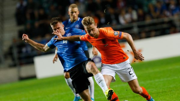 Estonia's Mattias Kait, left, and Netherlands' Frenkie de Jong struggle for a ball during the Euro 2020 Group C qualifying soccer match between Estonia and Netherlands, in Tallinn, Estonia. - Sputnik International