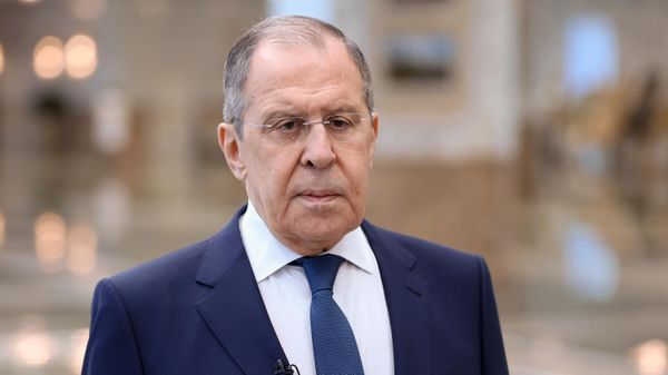 Russian Foreign Minister Sergey Lavrov arrives for a meeting with Belarusian President Alexander Lukashenko, in Minsk, Belarus.  - Sputnik International