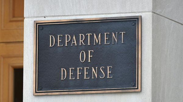 A Department of Defense plaque is seen outside the Pentagon in Washington, DC on October 6, 2021. - Sputnik International