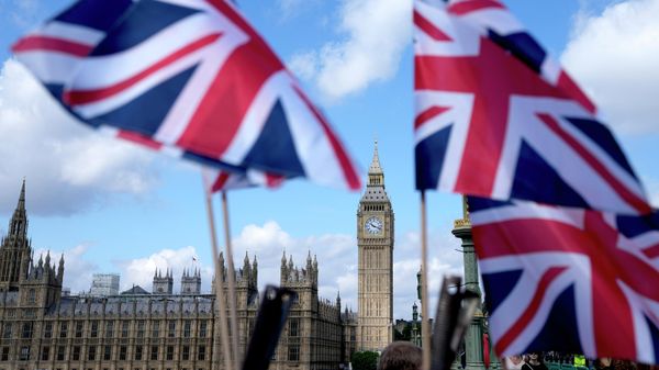 Union Jack flags are seen surrounding the Elizabeth Tower, known as Big Ben, beside the Houses of Parliament in London, Friday, June 24, 2022. - Sputnik International