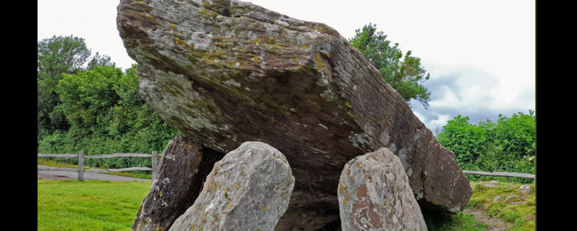 A giant stone structure known as Arthur's Stone, in Dorstone, Herefordshire. - Sputnik International, 1920, 02.07.2022
