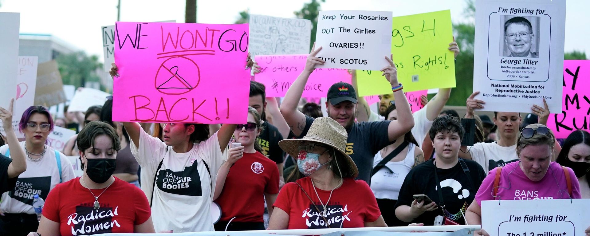 Thousands of protesters march around the Arizona Capitol after the Supreme Court decision to overturn the landmark Roe v. Wade abortion decision Friday, June 24, 2022, in Phoenix.  - Sputnik International, 1920, 03.07.2022