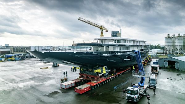 View of a yacht, reportedly being built for Amazon founder Jeff Bezos, on the wharf in Zwijndrecht, near Rotterdam, Netherlands, Wednesday, Oct. 21, 2021. A plan to dismantle a historic bridge in the heart of Dutch port city Rotterdam so that the huge yacht can get to the North Sea is unlikely to be plain sailing. Reports this week that the city had already agreed to take apart the recently restored Koningshaven Bridge, known locally as De Hef sparked anger in the city, with one Facebook group set up calling for people to pelt the multimillion dollar yacht with rotten eggs. - Sputnik International