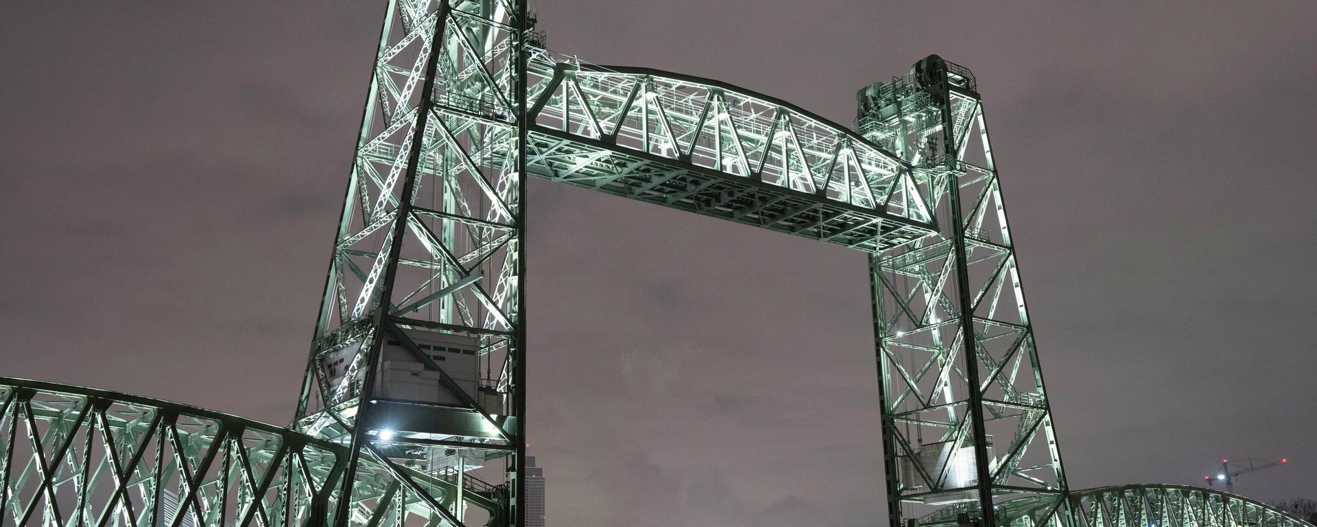 View of the Koningshaven Bridge, known as De Hef, (The Lift), in Rotterdam, Netherlands, Thursday, Feb. 3, 2022. A plan to dismantle the historic bridge in the heart of Dutch port city so that a huge yacht, reportedly being built for Amazon founder Jeff Bezos, can get to the North Sea is unlikely to be plain sailing. Reports this week that the city had already agreed to take apart the recently restored bridge sparked anger in the city, with one Facebook group set up calling for people to pelt the multimillion dollar yacht with rotten eggs. - Sputnik International, 1920, 03.07.2022