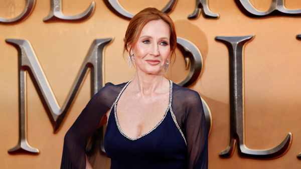 British writer J.K Rowling poses on the red carpet after arriving to attend the World Premiere of the film Fantastic Beasts: The Secrets of Dumbledore in London on March 29, 2022 - Sputnik International