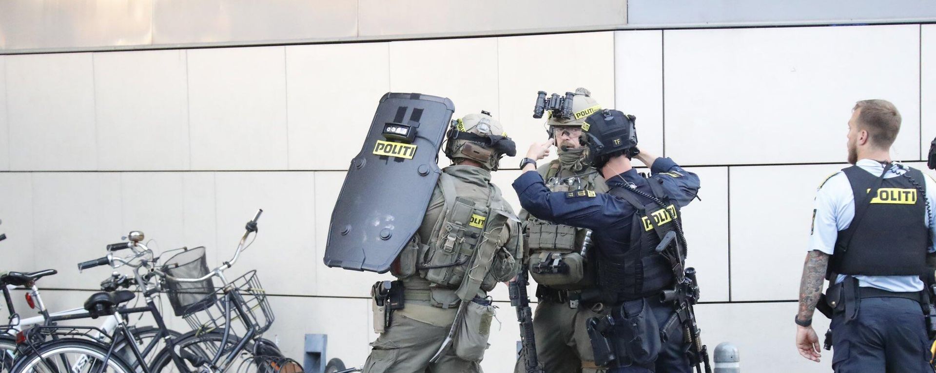 Danish police announced on Twitter that “several people” were wounded in a shooting at the Copenhagen Fields shopping mall in Denmark’s capital on Sunday - Sputnik International, 1920, 03.07.2022