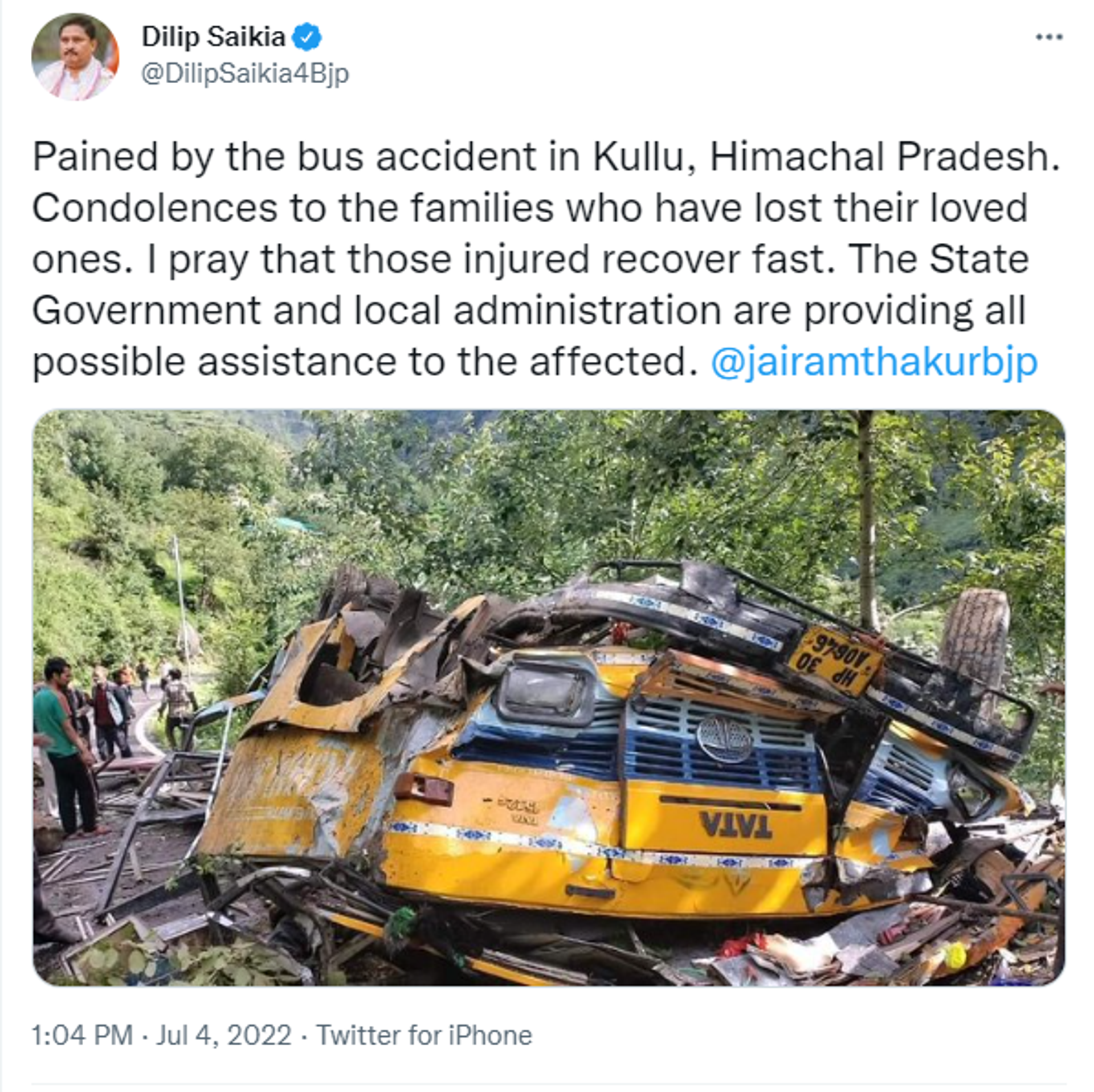 Visual of the damaged bus rolled off a cliff in India's Himanchal Pradesh state's Kullu district - Sputnik International, 1920, 04.07.2022