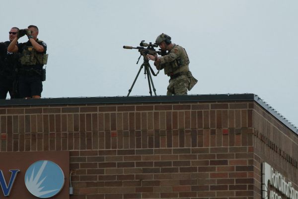 Law enforcement works at the scene of a shooting at a Fourth of July parade on July 4, 2022 in Highland Park, Illinois. - Sputnik International