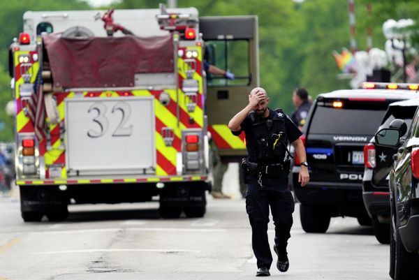 A police officer reacts as he walks in downtown Highland Park, a suburb of Chicago, Ill., Monday, July 4, 2022, where a mass shooting took place at the Highland Park Fourth of July parade. - Sputnik International