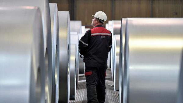 In this April 27, 2018 file photo, a worker controls steel coils at the thyssenkrupp steel factory in Duisburg, Germany - Sputnik International