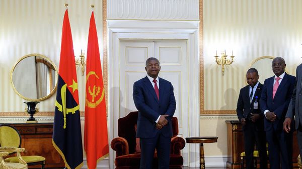 Angola President, Joao Lourenco waits to welcome US Secretary of State, Mike Pompeo at the Presidential Palace in Luanda, Angola, Monday Feb. 17, 2020. - Sputnik International