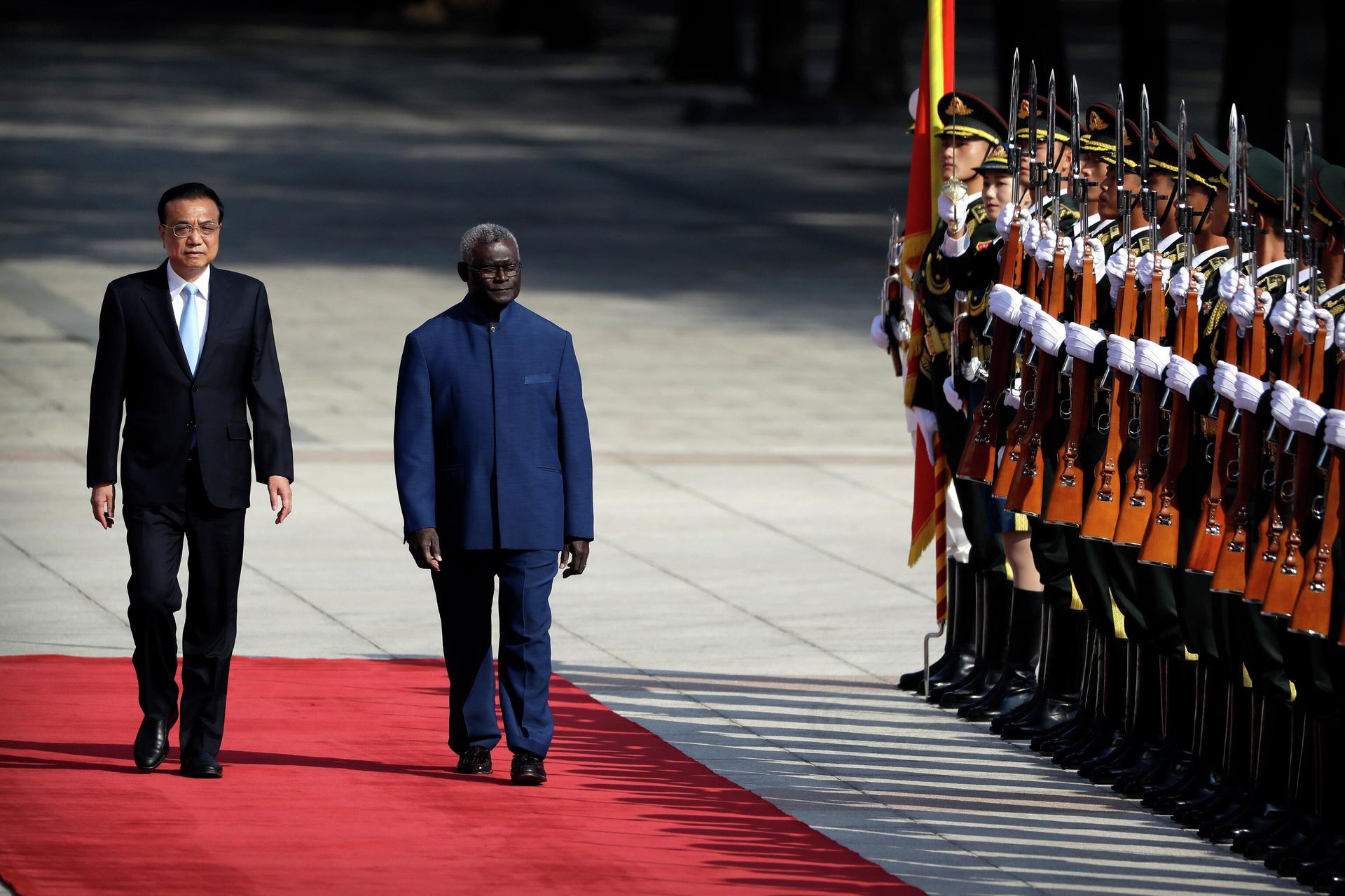 Chinese Premier Li Keqiang, left, and Solomon Islands Prime Minister Manasseh Sogavare review an honor guard during a welcome ceremony at the Great Hall of the People in Beijing, Wednesday, Oct. 9, 2019. Chinese Premier Li Keqiang, left, and Solomon Islands Prime Minister Manasseh Sogavare review an honor guard during a welcome ceremony at the Great Hall of the People in Beijing, Wednesday, Oct. 9, 2019. - Sputnik International, 1920, 13.09.2022