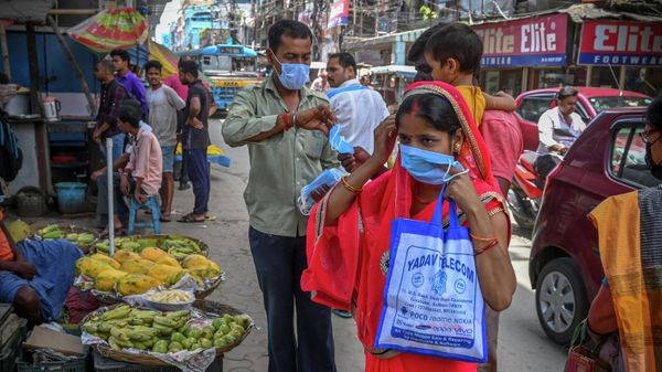 Health workers distribute face masks as a safety protocol to curb the spread of Covid-19 coronavirus in Kolkata on July 4, 2022 Health workers distribute face masks as a safety protocol to curb the spread of Covid-19 coronavirus in Kolkata on July 4, 2022 - Sputnik International