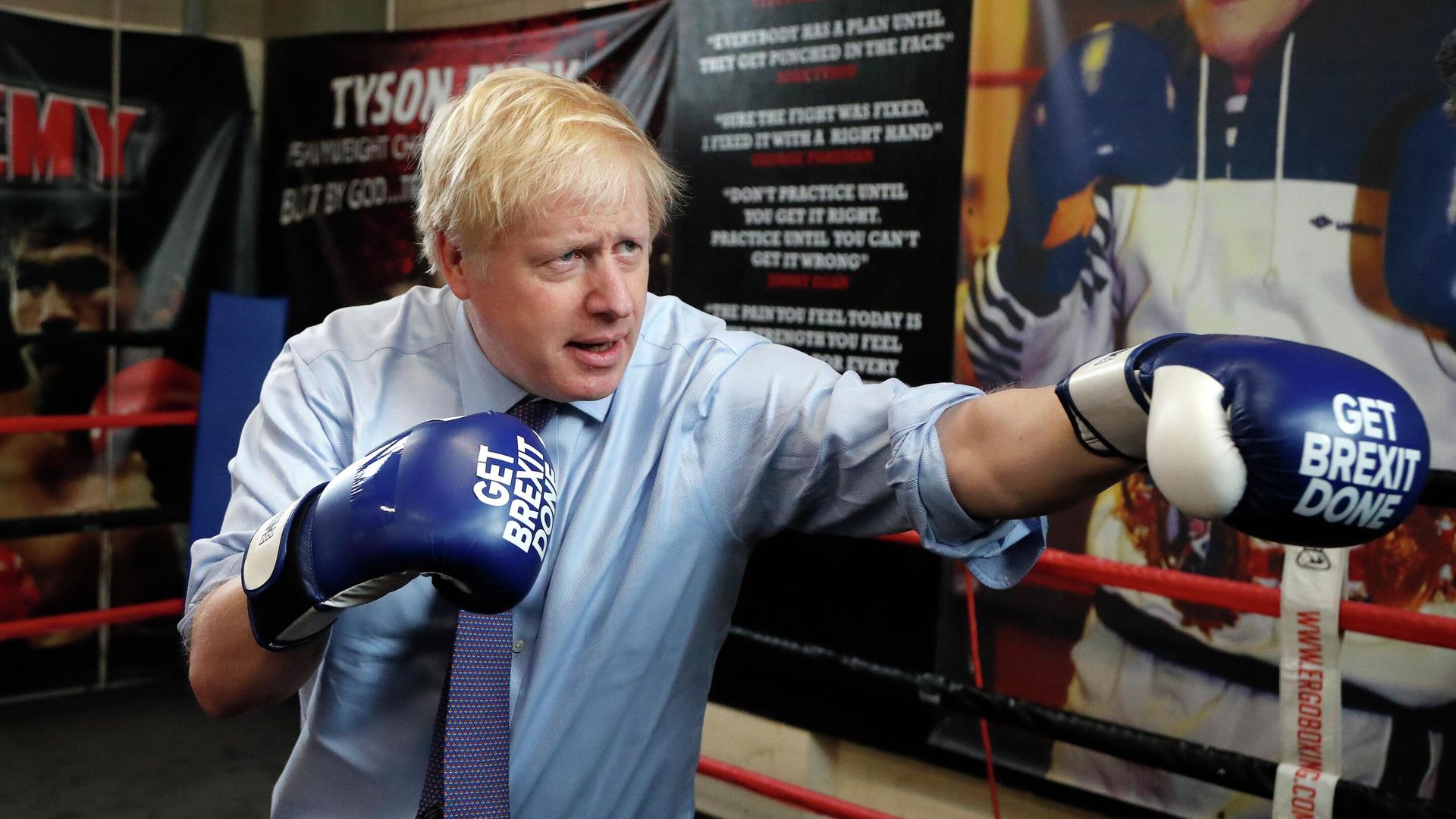FILE - Britain's Prime Minister Boris Johnson poses for a photo wearing boxing gloves during a stop in his General Election Campaign trail - Sputnik International, 1920, 07.07.2022