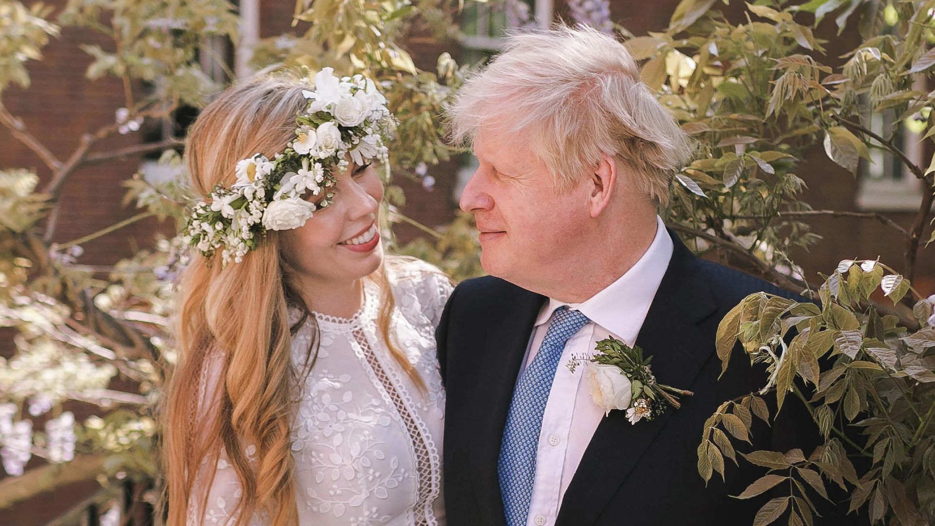 Britain's Prime Minister Boris Johnson and his wife Carrie Johnson in the garden of 10 Downing Street, London after their wedding on Saturday, May 29, 2021. - Sputnik International, 1920, 30.07.2022