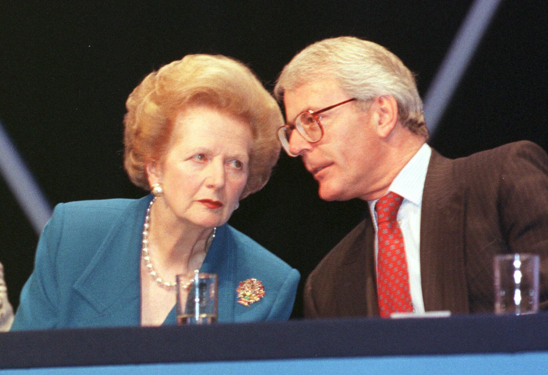 British Prime Minister John Major,right,talks to former British Prime Minister Margaret Thatcher while they are seated at the podium on opening day of the Conservative Party convention in Bournemouth, England, Tuesday Oct. 8, 1996 British Prime Minister John Major,right,talks to former British Prime Minister Margaret Thatcher while they are seated at the podium on opening day of the Conservative Party convention in Bournemouth, England, Tuesday Oct. 8, 1996 - Sputnik International, 1920, 07.07.2022