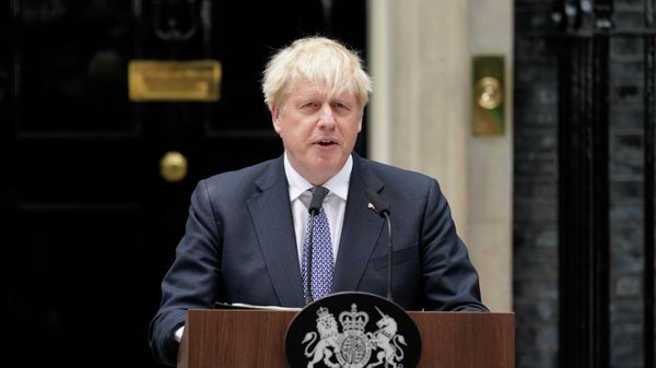 British Prime Minister Boris Johnson speaks to media next to 10 Downing Street in London, Thursday, July 7, 2022 - Sputnik International