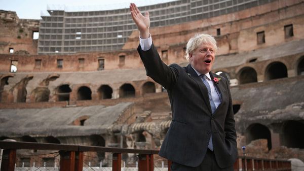 British Prime Minister Boris Johnson visits the Colosseum during the G20 summit in Rome, Saturday, Oct. 30, 2021 - Sputnik International