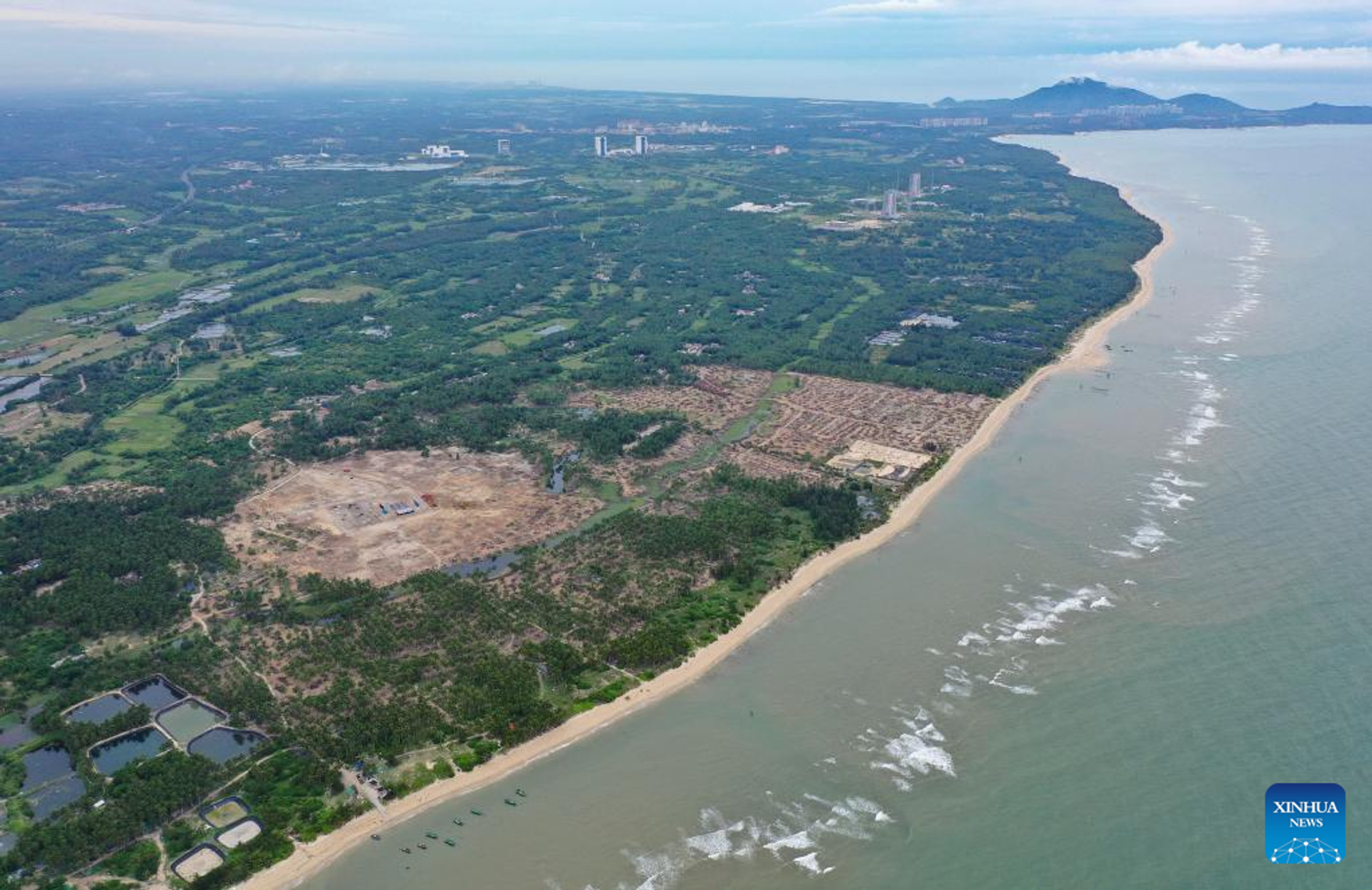 Aerial photo taken on July 6, 2022 shows the construction site of Hainan commercial spacecraft launch site in Wenchang City, south China's Hainan Province. Construction of China's first commercial spacecraft launch site started Wednesday in Wenchang City, south China's island province of Hainan.
As a major project of the Hainan free trade port construction, the Hainan commercial spacecraft launch site is committed to becoming world-class, market-oriented, and further improving the launching capability of China's commercial carrier rockets. Aerial photo taken on July 6, 2022 shows the construction site of Hainan commercial spacecraft launch site in Wenchang City, south China's Hainan Province. Construction of China's first commercial spacecraft launch site started Wednesday in Wenchang City, south China's island province of Hainan.
As a major project of the Hainan free trade port construction, the Hainan commercial spacecraft launch site is committed to becoming world-class, market-oriented, and further improving the launching capability of China's commercial carrier rockets. - Sputnik International, 1920, 07.07.2022