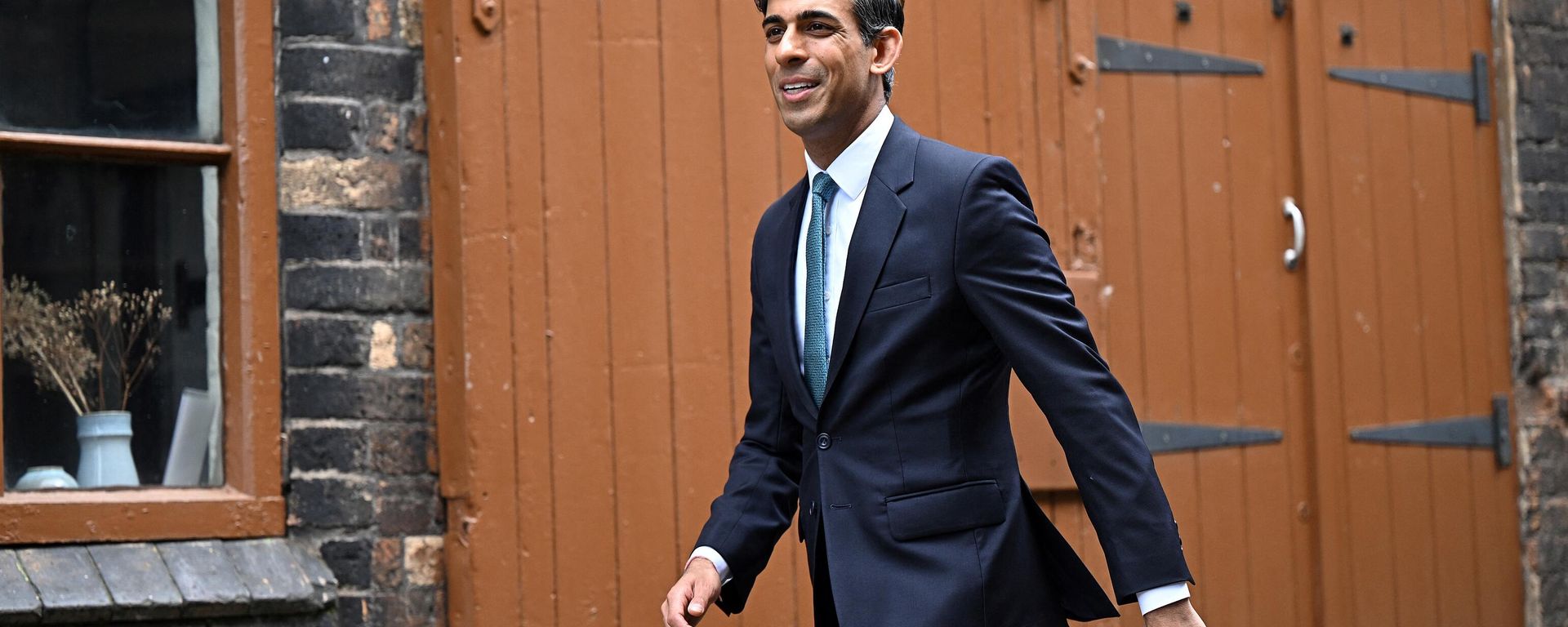 Britain's Chancellor of the Exchequer Rishi Sunak arrives to attend a Cabinet away day at Middleport Pottery in Stoke-on-Trent, central England, on May 12, 2022 Britain's Chancellor of the Exchequer Rishi Sunak arrives to attend a Cabinet away day at Middleport Pottery in Stoke-on-Trent, central England, on May 12, 2022 - Sputnik International, 1920, 09.07.2022