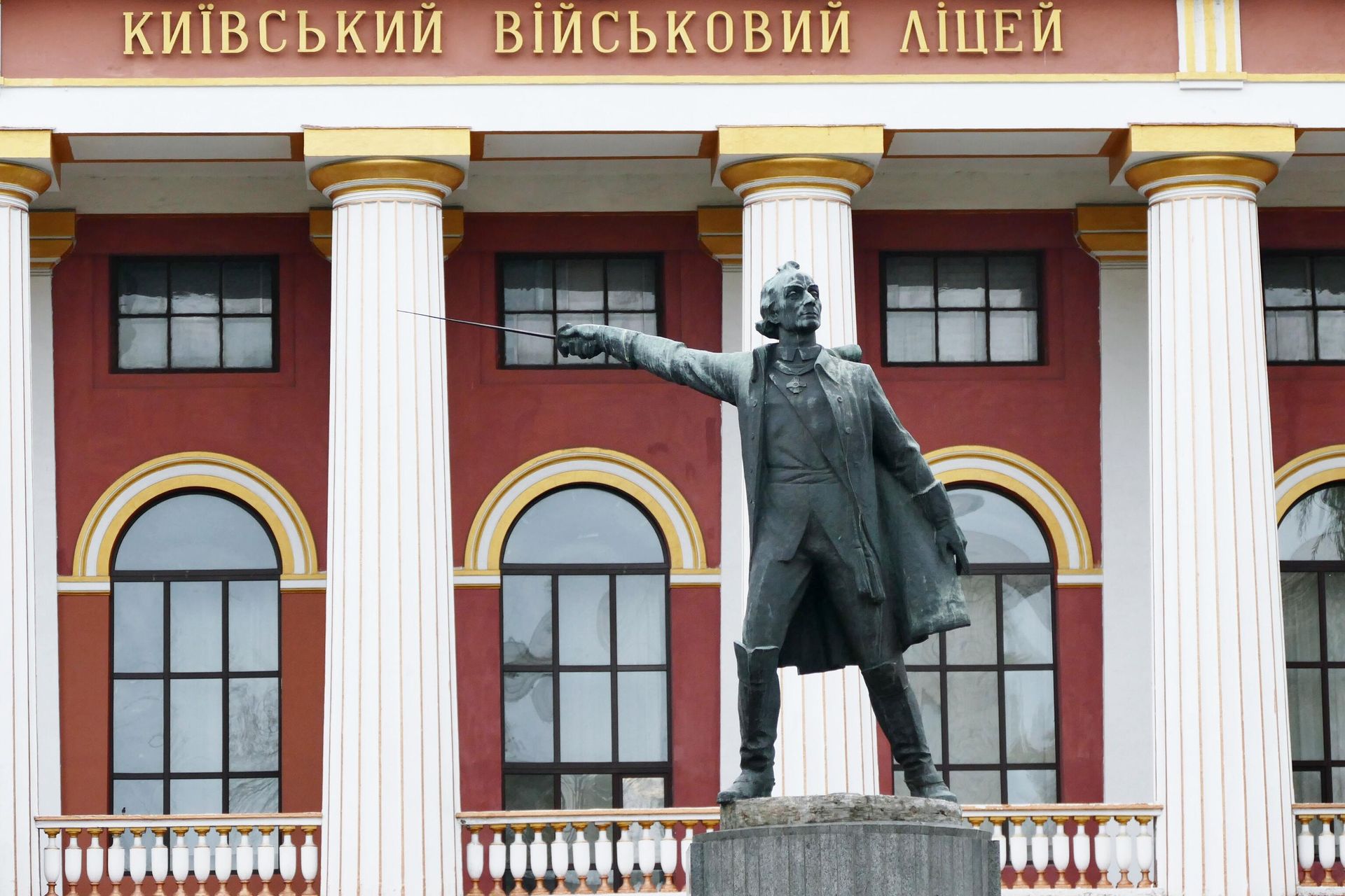 Monument to Russian commander Alexander Suvorov in the courtyard of the Ivan Bogun Military High School. Monument to Russian commander Alexander Suvorov in the courtyard of the Ivan Bogun Military High School. - Sputnik International, 1920, 10.07.2022