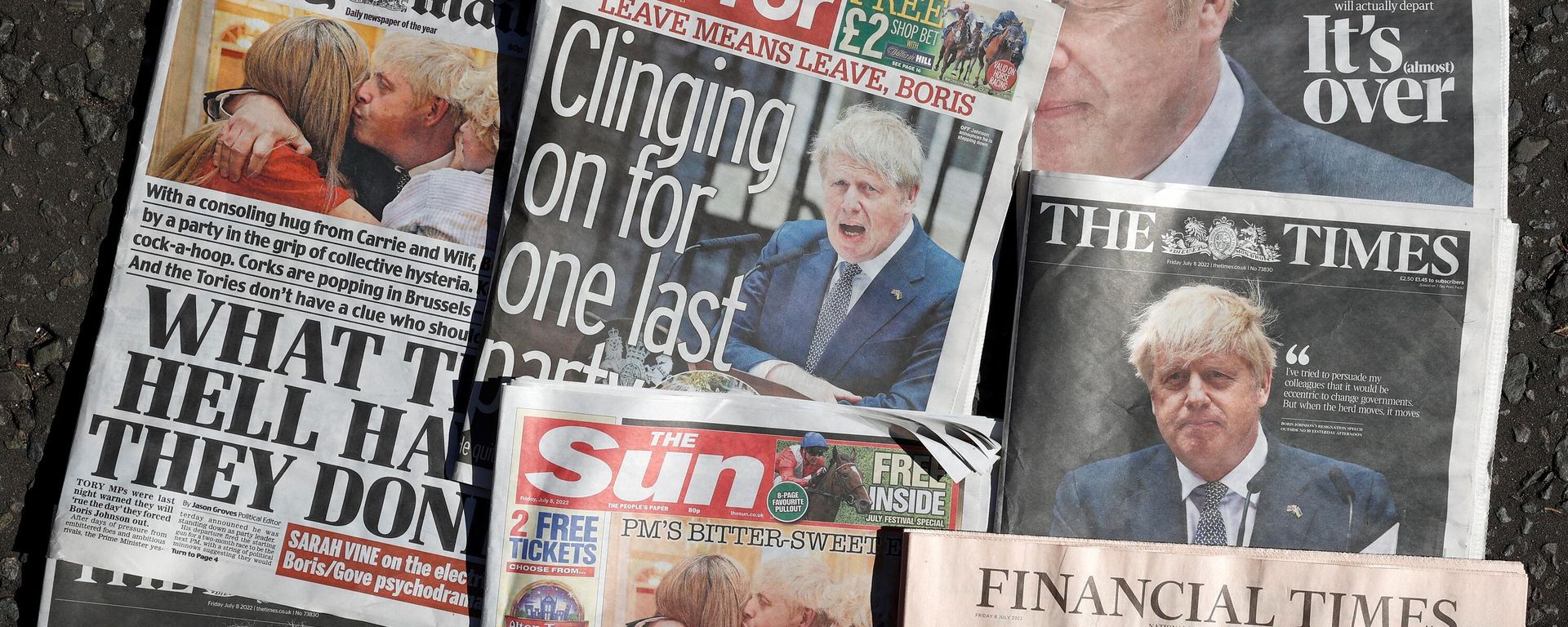 Front pages of British national newspapers, each leading with a front page story of the resignation of Boris Johnson as leader of Britain's Conservative Party, are arranged for a photograph in Downing Street, the official residence of Britain's Prime Minister, in central London on July 8, 2022. - Sputnik International, 1920, 10.07.2022
