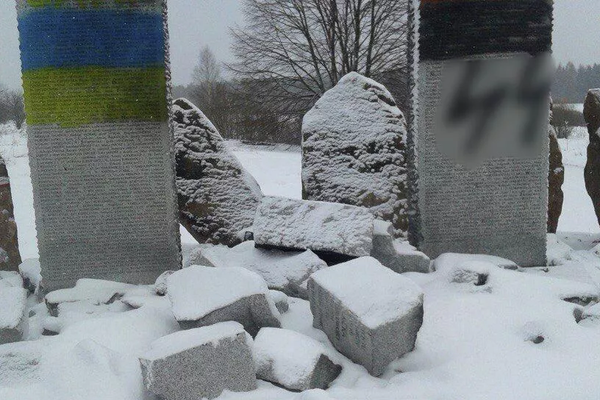A desecrated monument to the perished villagers of Huta Pieniacka, who were killed by members of the SS-Volunteer Division “Galicia” and the UPA (an extremist organization outlawed in Russia). A desecrated monument to the perished villagers of Huta Pieniacka, who were killed by members of the SS-Volunteer Division “Galicia” and the UPA (an extremist organization outlawed in Russia). - Sputnik International