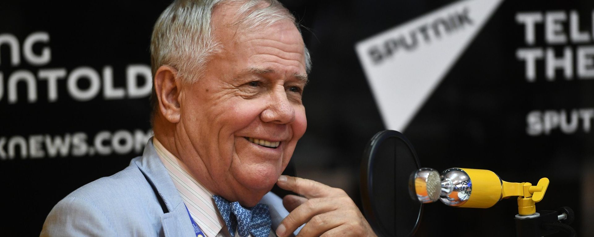President of Beeland Interests Inc. James Rogers during an interview with Sputnik Radio at the 2017 St. Petersburg International Economic Forum - Sputnik International, 1920, 12.07.2022