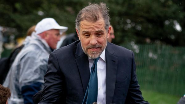 Hunter Biden, the son of President Joe Biden, speaks to guests during the White House Easter Egg Roll on the South Lawn of the White House, Monday, April 18, 2022, in Washington - Sputnik International