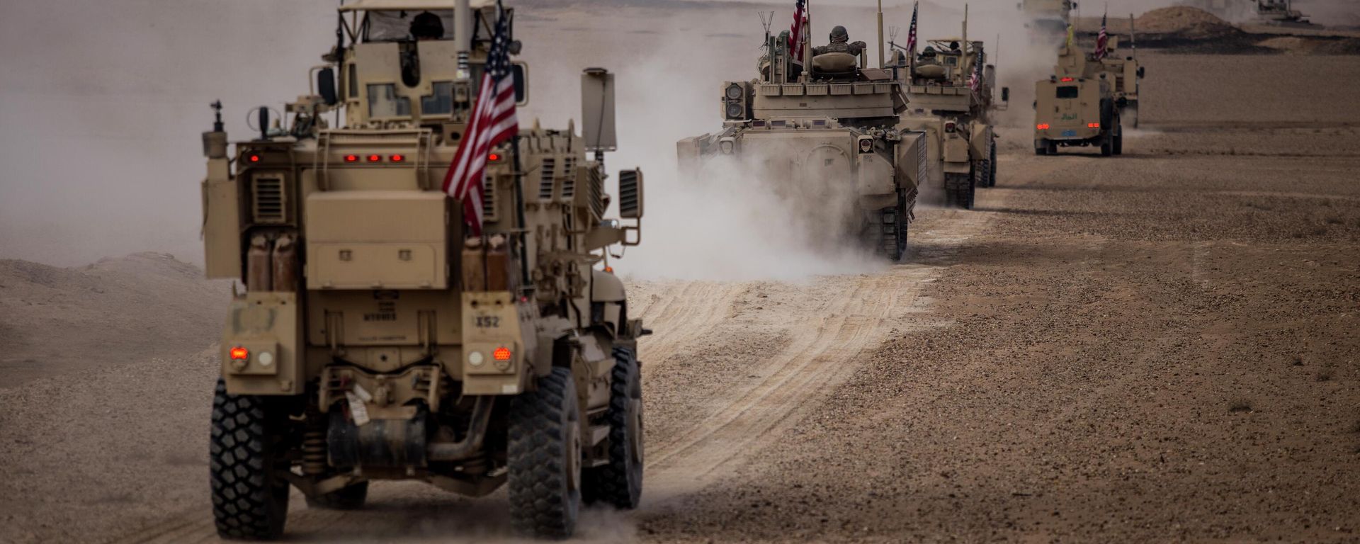 American military convoy rides during a joint exercise with Syrian Democratic Forces at the countryside of Deir Ezzor in northeastern Syria, Wednesday, Dec. 8, 2021 American military convoy rides during a joint exercise with Syrian Democratic Forces at the countryside of Deir Ezzor in northeastern Syria, Wednesday, Dec. 8, 2021 - Sputnik International, 1920, 11.12.2024