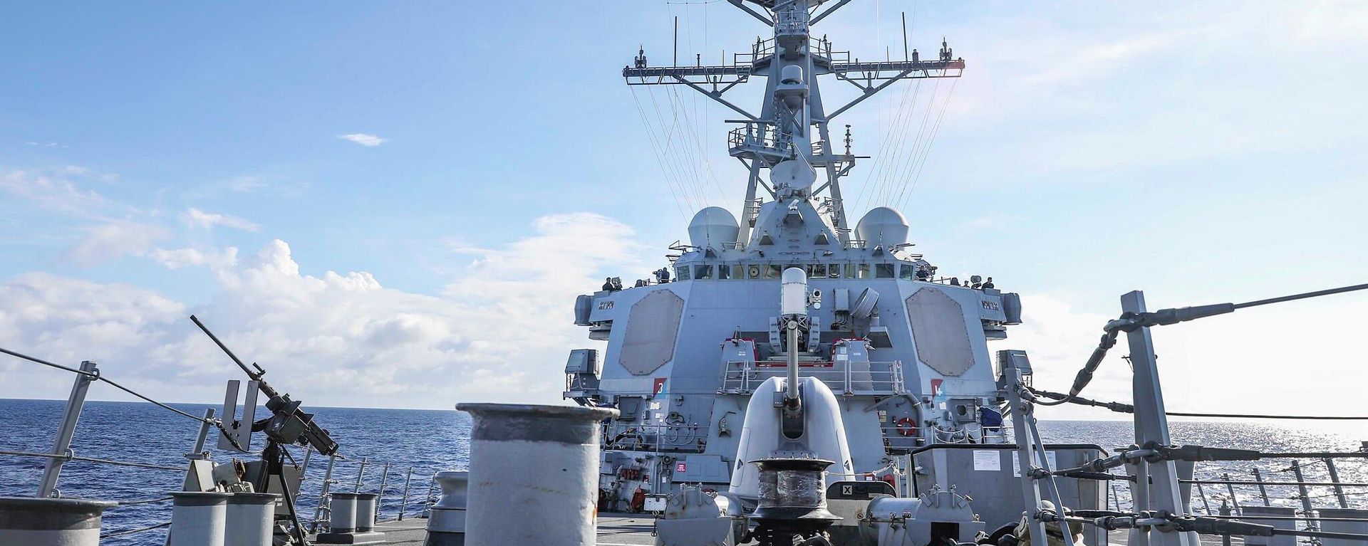 USS Benfold (DDG 65) transits the South China Sea near the Spratly Islands
USS Benfold (DDG 65) transits the South China Sea near the Spratly Islands - Sputnik International, 1920, 19.01.2023