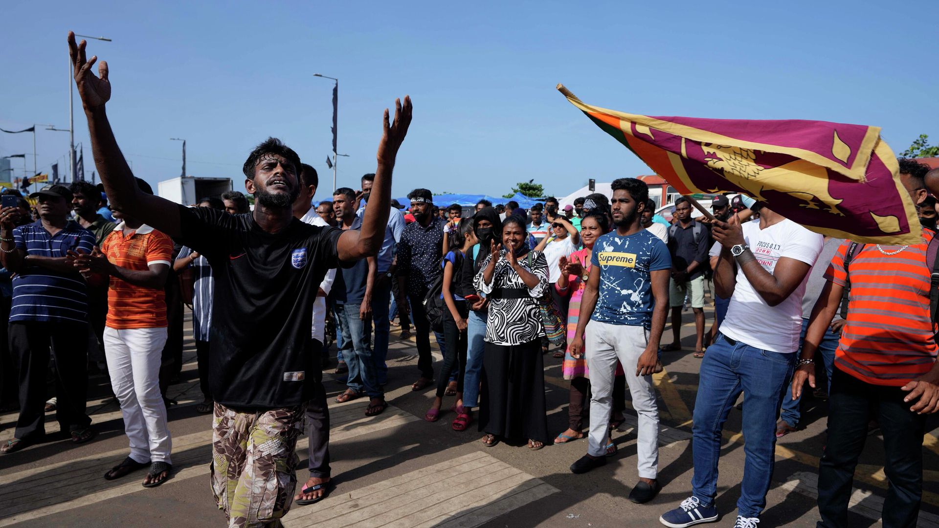 Protesters dance shouting slogans against president Gotabaya Rajapaksa outside his office in Colombo, Sri Lanka, Wednesday, July 13, 2022 Protesters dance shouting slogans against president Gotabaya Rajapaksa outside his office in Colombo, Sri Lanka, Wednesday, July 13, 2022 - Sputnik International, 1920, 21.07.2022