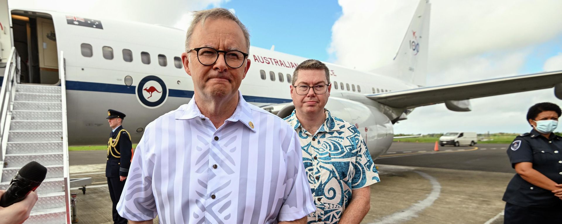 Australian Prime Minister Anthony Albanese, left, is met Pat Conroy, Australia's Minister for Defense Industry as he arrives in, Suva, Fiji, Wednesday, July 13, 2022 - Sputnik International, 1920, 13.07.2022